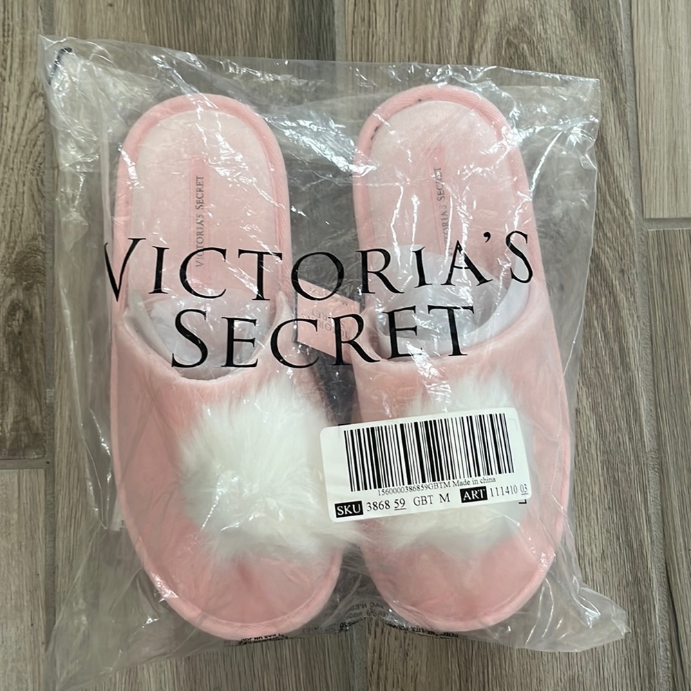 Victoria’s Secret Pink & white slippers